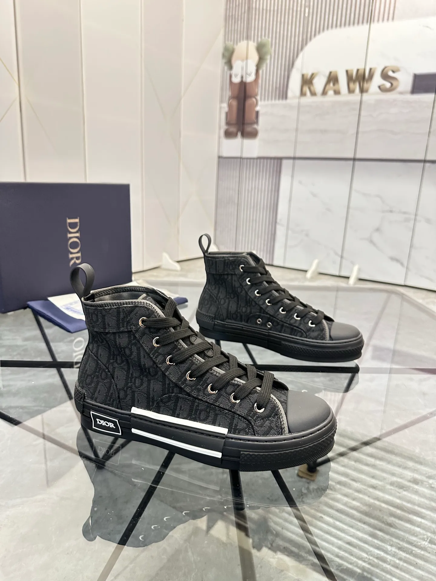 Selling men's shoes 💰: 💰P460¥ Product trademark: Dio* "Dior*" high-top casual shoes Regular size: 36-45 (can be customized to 46) Couple style B23 Product materials: Upper imported original fabric, breathable lining, original outsole. No.: 007